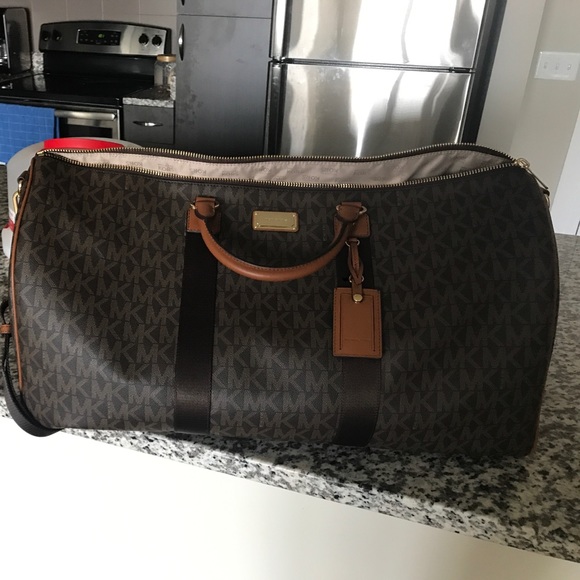 BRAND NEW Michael kors duffle - Picture 1 of 3