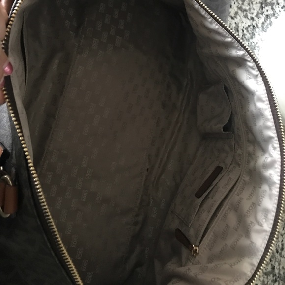 BRAND NEW Michael kors duffle - Picture 3 of 3