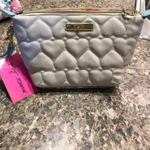 Betseyville wristlet