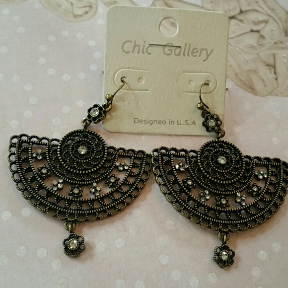 Chic Gallery Jewelry - Boho gypsy antique gold and rhinestone earrings