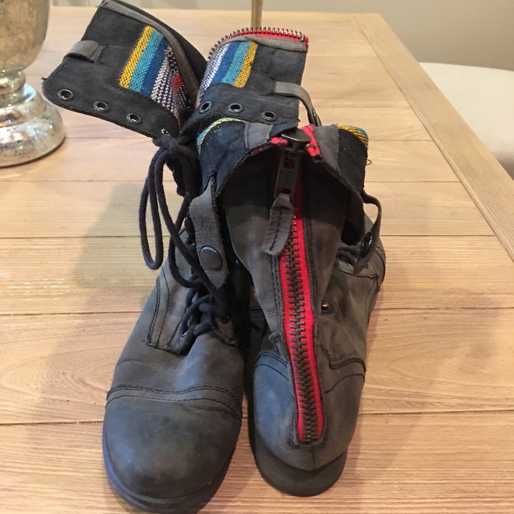Steve Madden Combat Boots (gold down flannel) EUC