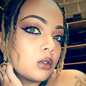 Meet your Posher, Andria