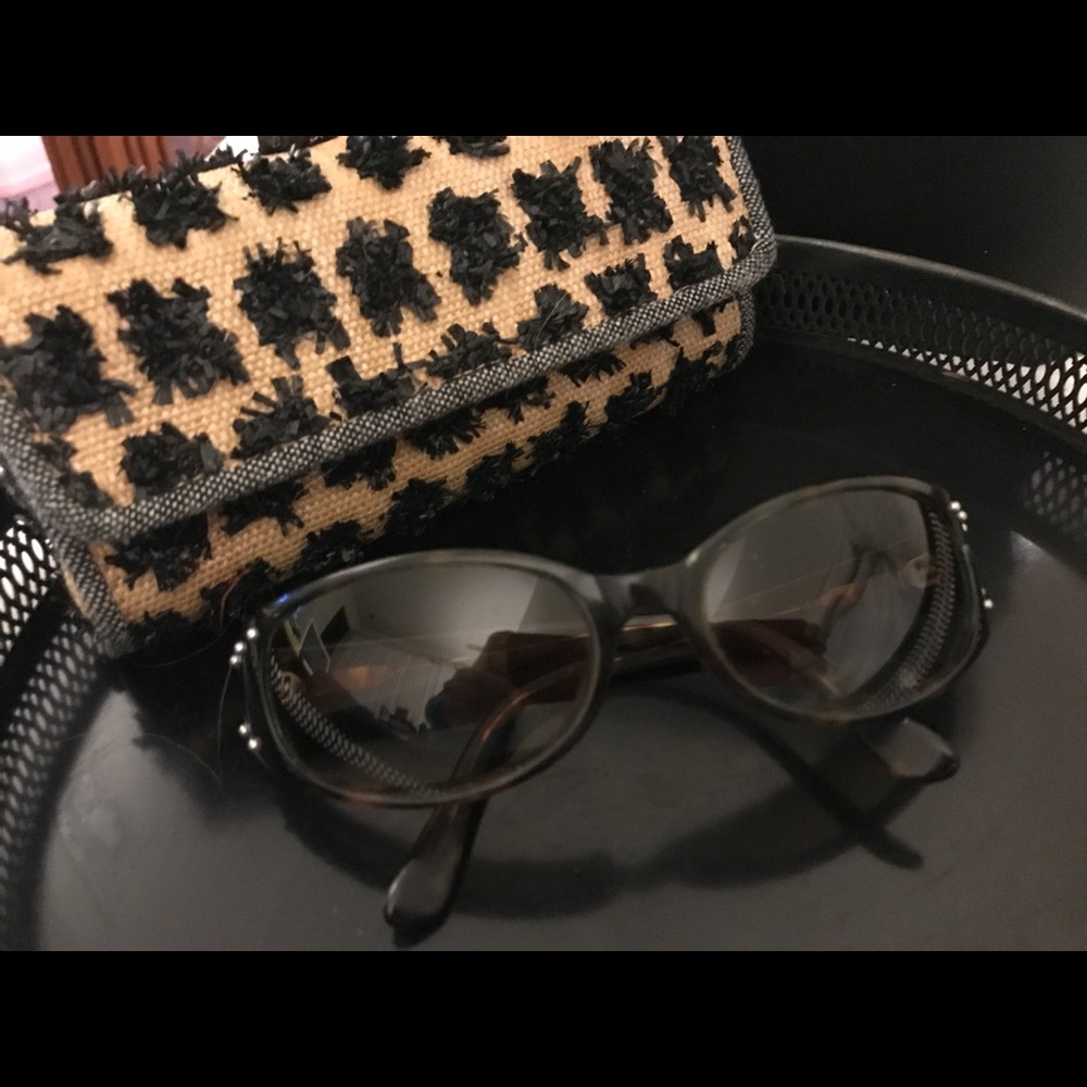 👓Dolce & Gabbana wrap around sunglasses w. Studs