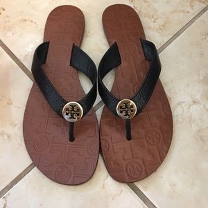 Fairly New Tory Burch Thora black leather thongs.