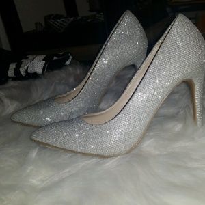 Adorable silver shiny heels 😍 Adorable silver shiny heels 😍