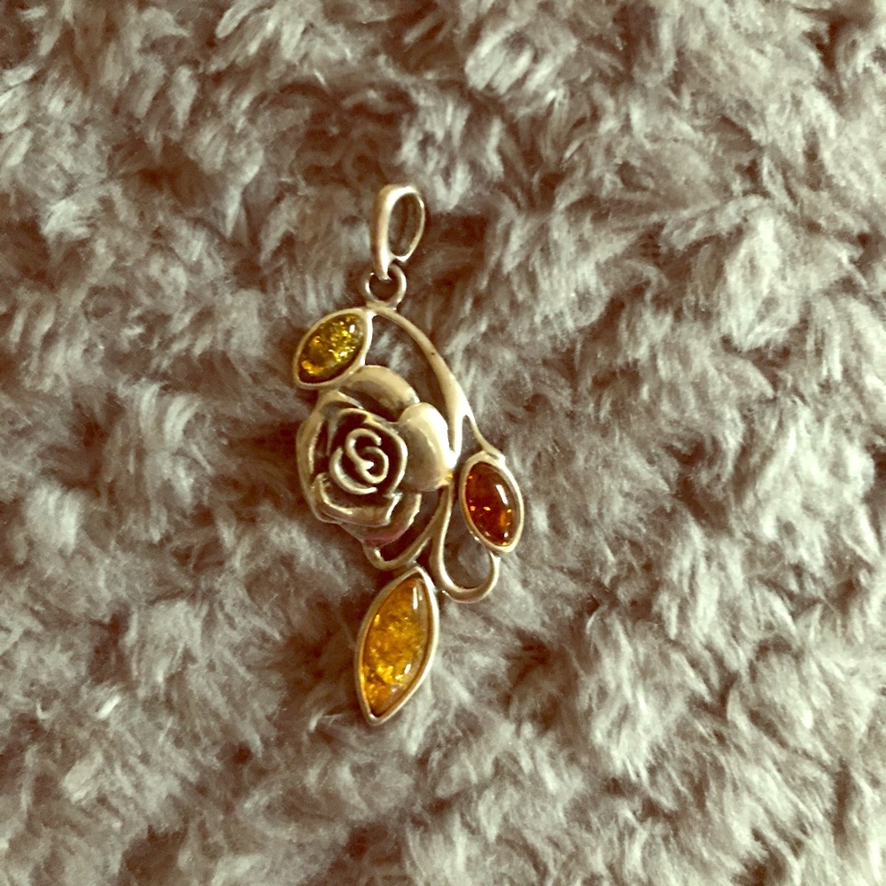 Rose pendant Amber