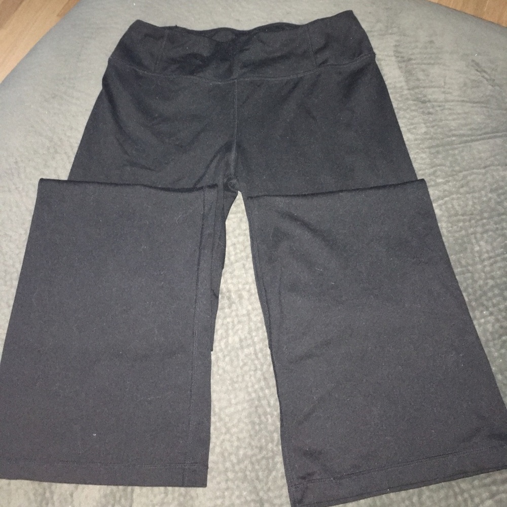 Black yoga pants
