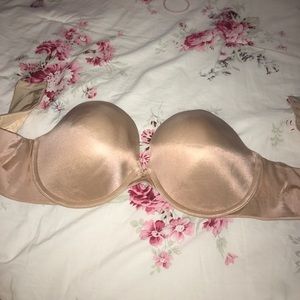 Never worn Victoria's Secret strapless bra