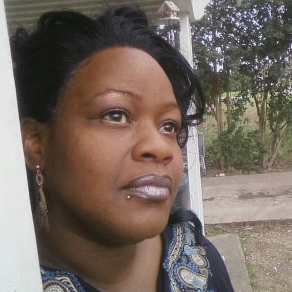 Meet your Posher, Cassandra