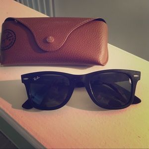 Black Wayfarer sunglasses