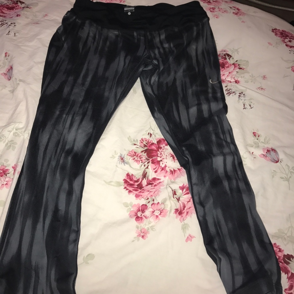 Never worn Nike workout leggings