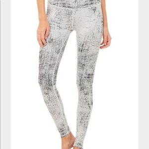 Alo yoga tech lift airbrush in crackle size M