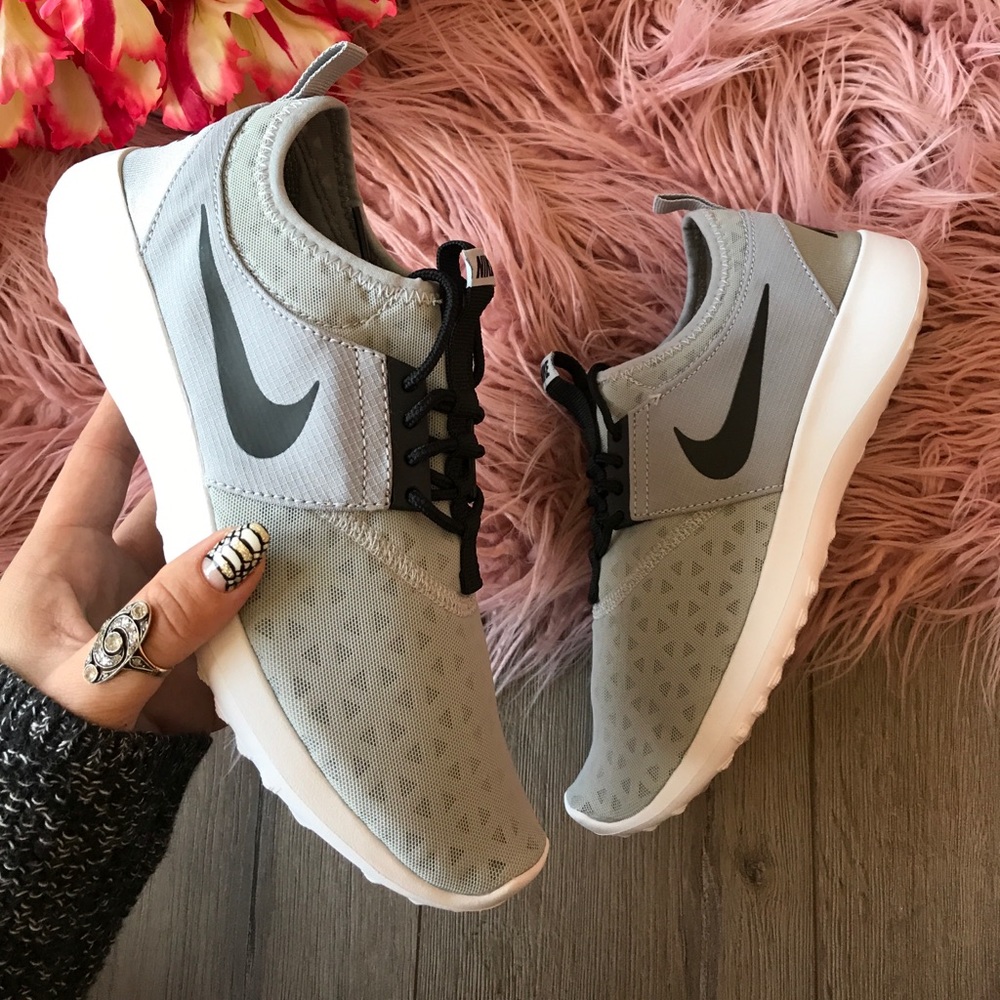 NWT Nike juvenate wolf 🐺 grey/Black - Picture 2 of 6