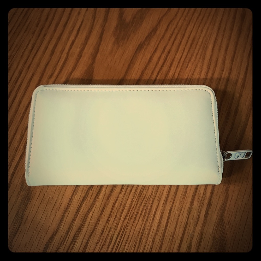 NWOT Marc Jacobs cream leather wallet