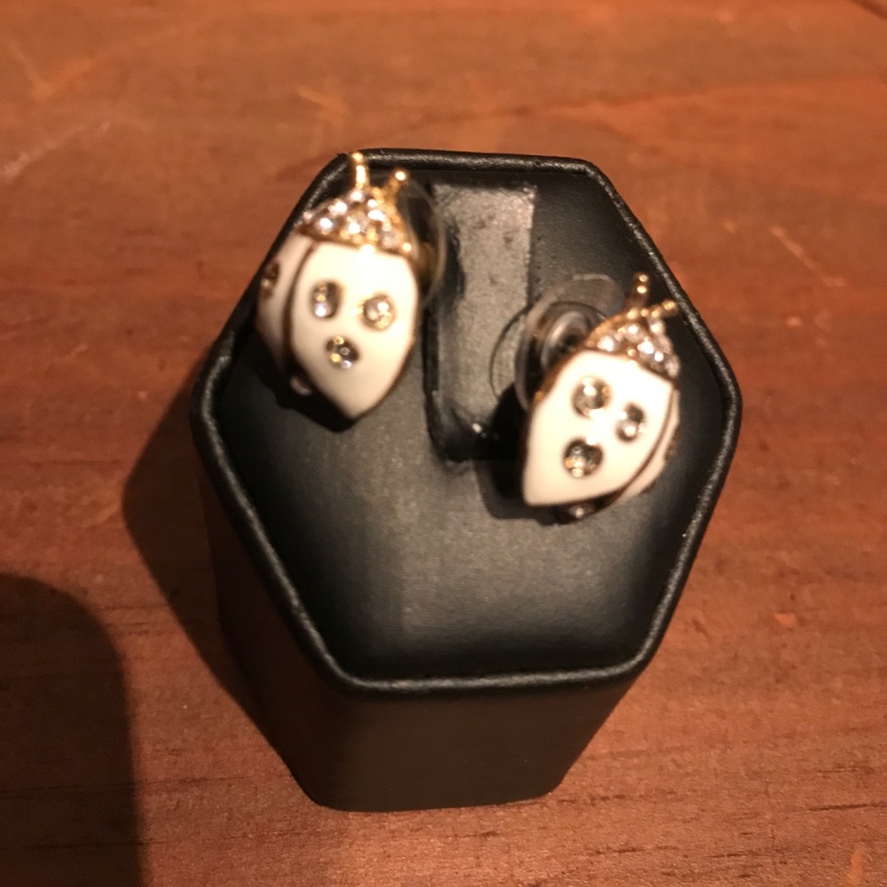So cute lady bug earrings😍ivory and gold🐞