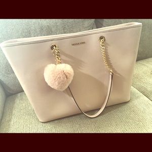 FINAL PRICE! Michael Kors purse + heart keychain💕