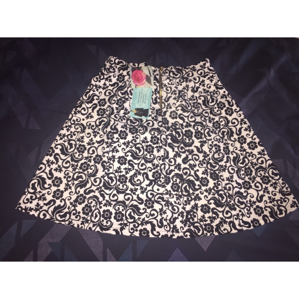 Black/White Paisley Skirt