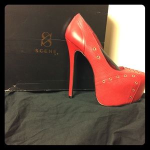 Red stiletto pump with gold tone links