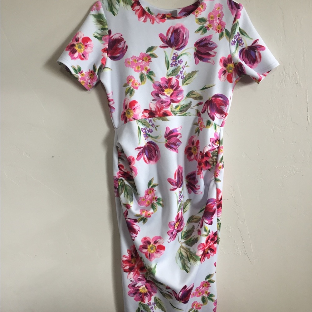 Beautiful maternity floral dress!
