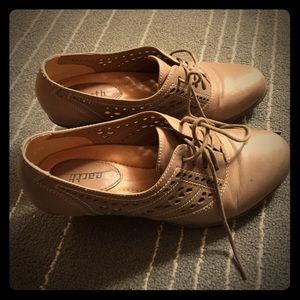 Taupe leather oxfords with heel