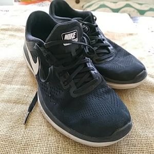 Nike flex 2016 run..black 7.5 EUC