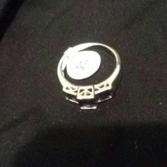 Ring amethyst ring 3 square cut stones - Picture 3 of 3