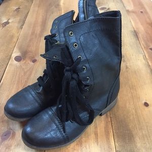 Black combat boots NWOT size 5.5