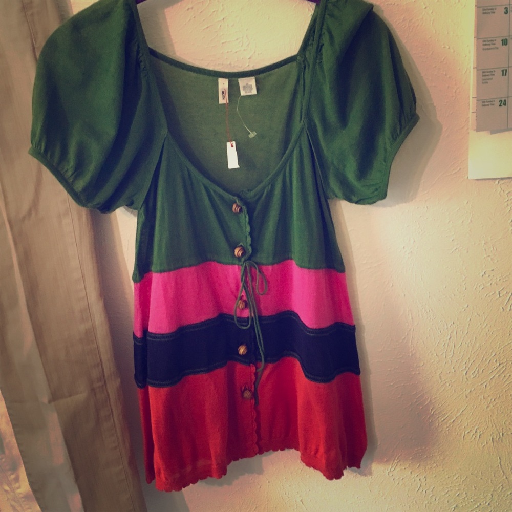 Moth for Anthropologie xs wood toggle button top.