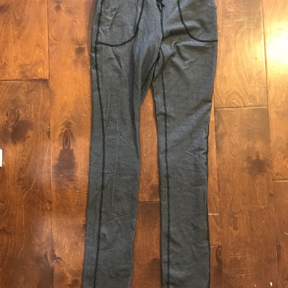 6 lululemon skinny will pant - Picture 2 of 6
