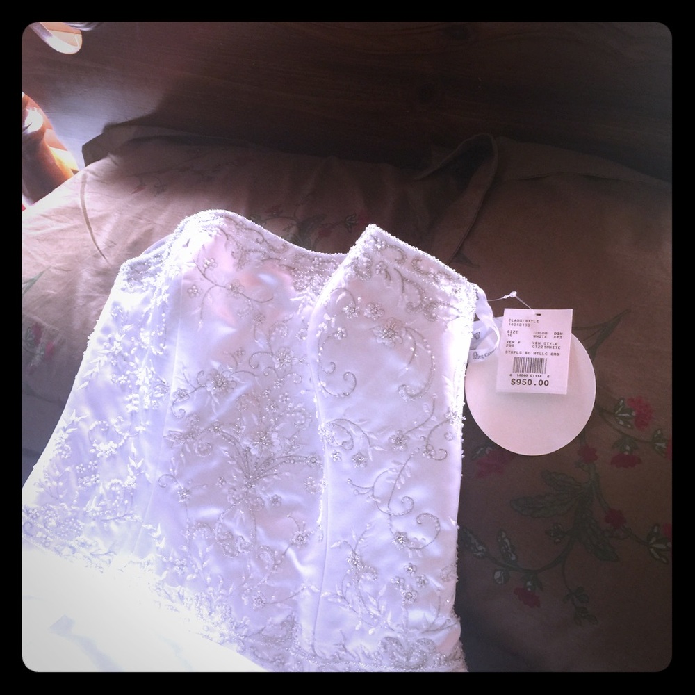 White never worn Wedding Dress