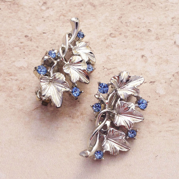 Lisner Jewelry - Vintage 60's Floral Fashion Earrings
