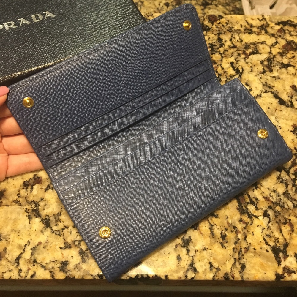 Prada wallet Authentic - Picture 2 of 5