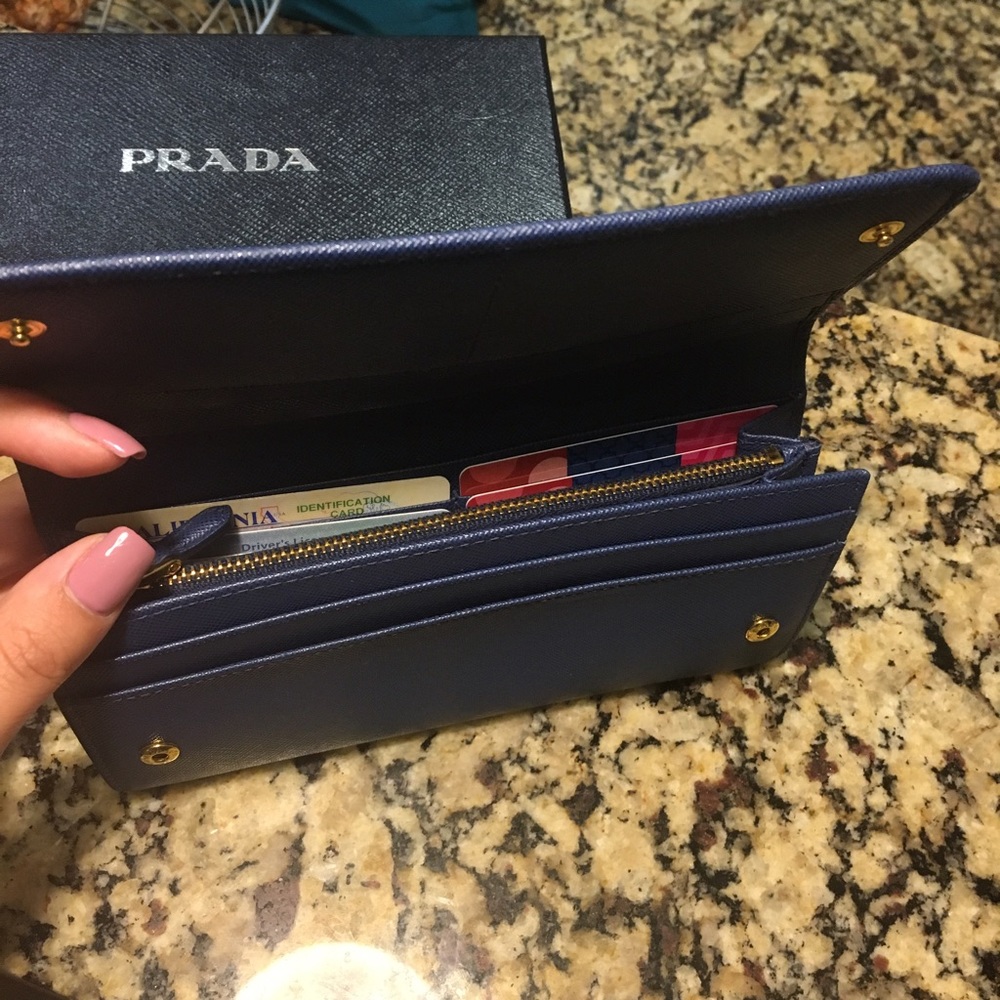 Prada wallet Authentic - Picture 3 of 5