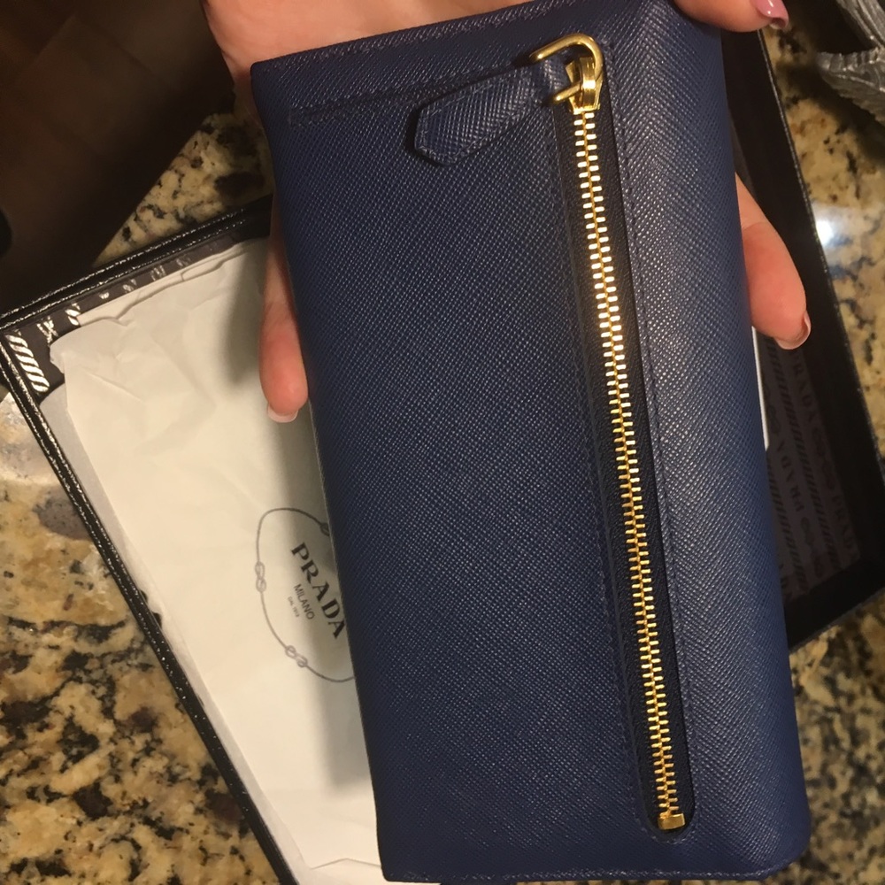 Prada wallet Authentic - Picture 4 of 5