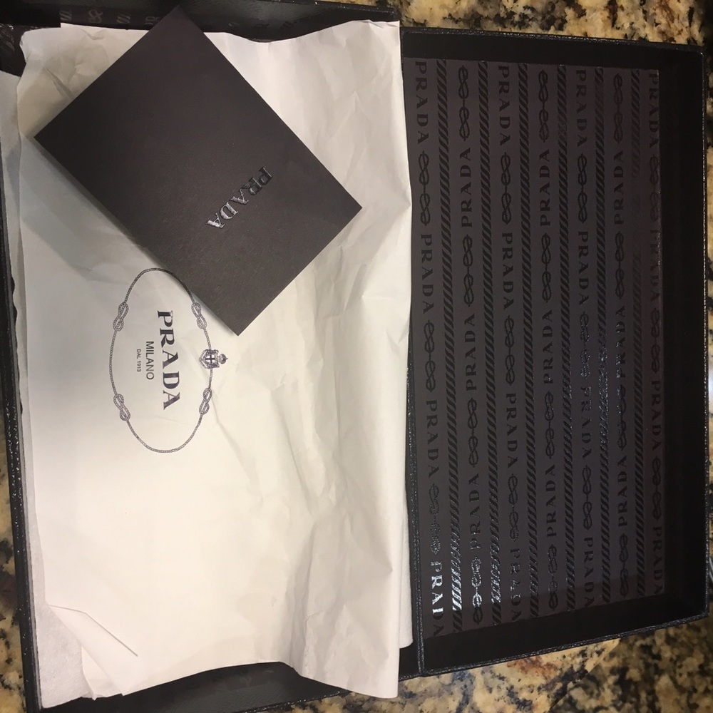 Prada wallet Authentic - Picture 5 of 5