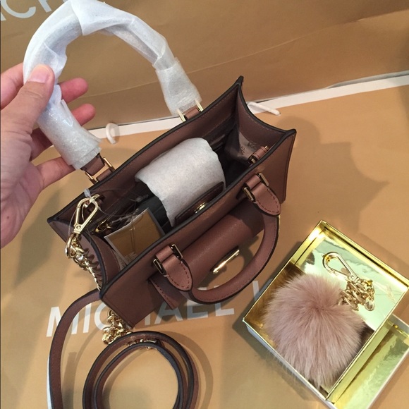 🌹🌟SOLD✅🌹Michael Kors Bridgett/mini messenger 🌸 - Picture 2 of 8