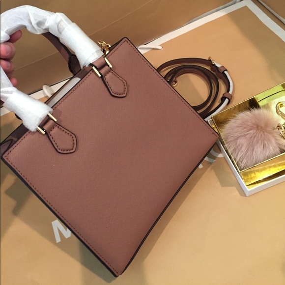 🌹🌟SOLD✅🌹Michael Kors Bridgett/mini messenger 🌸 - Picture 3 of 8