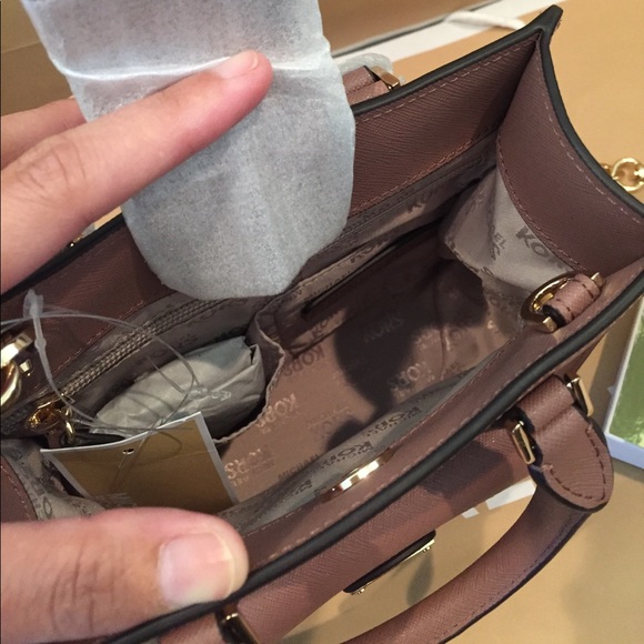 🌹🌟SOLD✅🌹Michael Kors Bridgett/mini messenger 🌸 - Picture 5 of 8