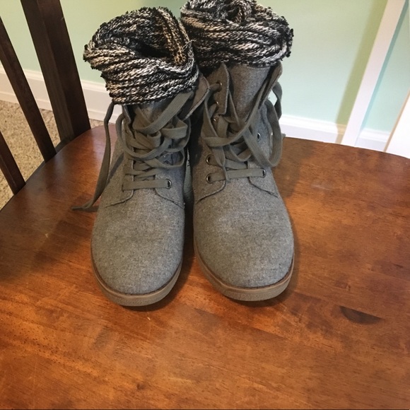 Gray boots - Picture 1 of 2