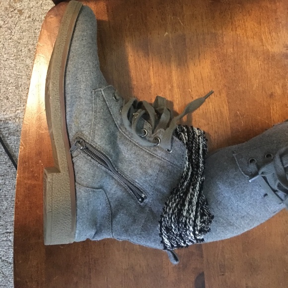 Gray boots - Picture 2 of 2