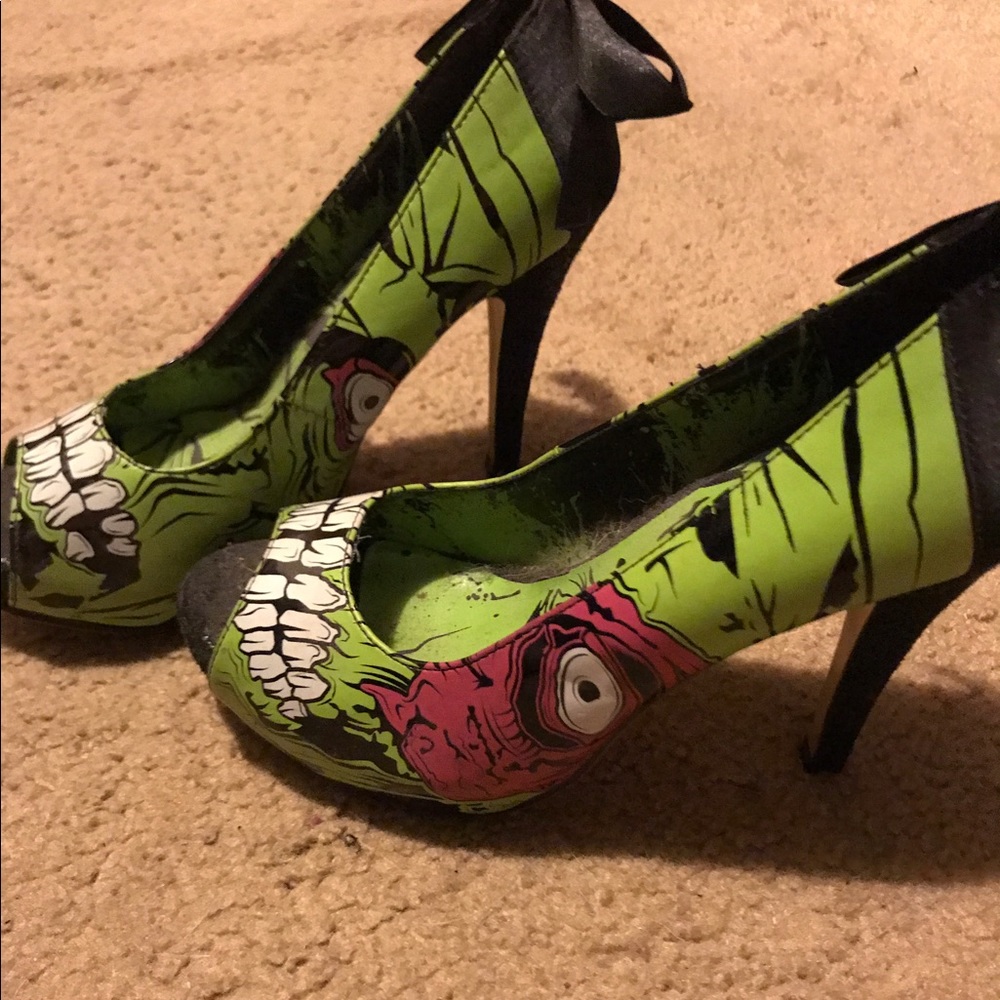 Heels - Picture 2 of 3