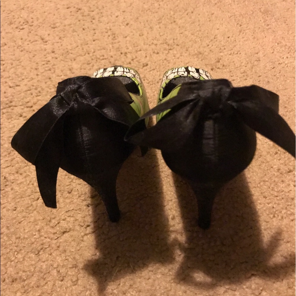 Heels - Picture 3 of 3
