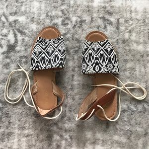 Women's size 6 Old Navy sandals