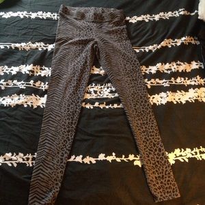 VS PINK LEOPARD PRINT LEGGINGS SIZE SM