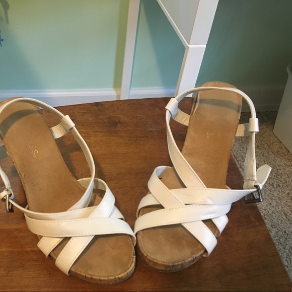 White platforms - Picture 2 of 3