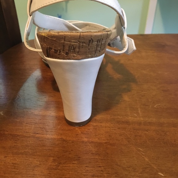 White platforms - Picture 3 of 3