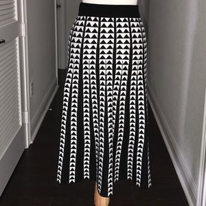 Lapis✨Blk/White Wool blend skirt-Sz-M✨