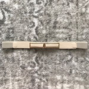 Elastic belt with gold hardware