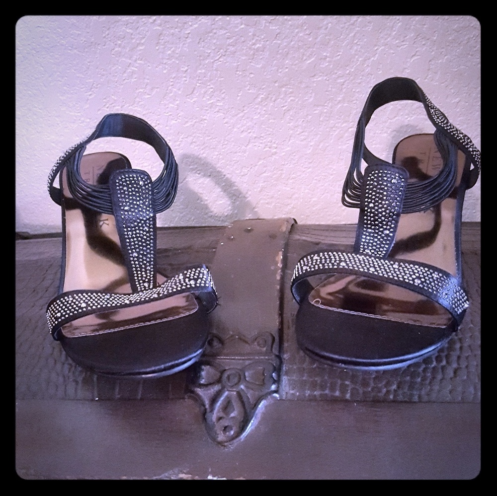 Sparkly sparkly black wedges