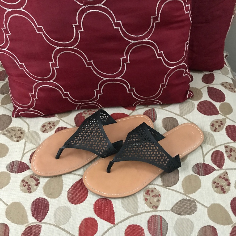 Mossimo Cage patterned flip-flops